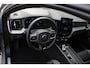 Volvo XC60 T6 Plug-in hybrid AWD Plus Black Edition | Panoramadak | Verwarmbare voorstoelen en achterbank | Verwarmbare voorruit | Keyless | Adaptieve cruise control | 360 graden camera | Premium audio by Harman Kardon | Voor & achterbank verwarmd |  Bots herkenning en activatie | Draadloze telefoonlader | Elektrisch verstelb. bestuurdersstoel met geheugen | Navigatiesysteem full map