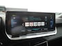 Peugeot e-2008 EV Allure 50 kWh | 3 Fase | Adaptieve cruise control | Draadloze telefoonlader | Stoelverwarming | Navigatie | Achteruitrijcamera | Lichtmetalen velgen | Apple carplay/Android auto