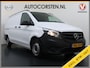 Mercedes-Benz Vito 114CDI 136pk AUT-7 Lang Trekhaak Euro-6 Airco Cruise Control Bluetooth Lane Asist Pdc Betonplex Vloer Wandbetimmering Kast inbouw Achter+Geblindeerde-Raam Schuifdeur 1e Eigenaar 2.000KG Trekgewicht Nette Bus!