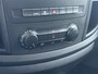 Mercedes-Benz Vito 114CDI 136pk AUT-7 L2 Lang Trekhaak Euro-6 Airco Cruise Control Bluetooth Lane Asist Pdc Betonplex Vloer Wandbetimmering Kast inbouw Achter+Geblindeerde-Raam Schuifdeur 1e Eigenaar 2.000KG Trekgewicht Nette Bus!