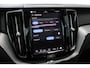 Volvo XC60 2.0 T6 Plug-in hybrid AWD Ultra Dark | Panoramadak | Elektrisch bed. voorstoelen met geheugen | Semi elek. trekhaak | 360 graden camera | Blind spot | Adaptive cruise control | Keyless entry | Apple carplay | Verwarmbare voorstoelen | Verwarmbaar stuurwiel | Verwarmbare achterbank | Elektrische achterklep | Premium audio by Harman Kardon