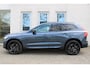 Volvo XC60 2.0 T6 Plug-in hybrid AWD Plus Black Edition | Panoramadak | Elektrisch bed. voorstoelen met geheugen | 360 graden camera | Blind spot | Adaptive cruise control | Keyless entry | Apple carplay | Verwarmbare voorstoelen | Verwarmbaar stuurwiel | Verwarmbare achterbank | Elektrische achterklep | Premium audio by Harman Kardon