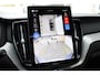 Volvo XC60 2.0 T6 Plug-in hybrid AWD Plus Black Edition | Panoramadak | Elektrisch bed. voorstoelen met geheugen | 360 graden camera | Blind spot | Adaptive cruise control | Keyless entry | Apple carplay | Verwarmbare voorstoelen | Verwarmbaar stuurwiel | Verwarmbare achterbank | Elektrische achterklep | Premium audio by Harman Kardon