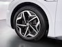 Volkswagen ID.3 First Plus 62kWh Navi-Pro Camera Matrix-Led/Dynamisch Adap.Cruise 19" Apple Carplay Android SOH 92% Ecc Pdc Stoel+Stuurverwarming Lmv Keyless advanced Zwarte-Hemel Wifi DAB Regen-Lichtsensor Isofix Zeer complete 1st Plus!
