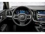 Volvo V60 T6 Plug-in hybrid AWD Ultra Dark | Google | Long Range | Head-Up Display | Getint Glas | DAB | Harman Kardon Audio | Stoelverwarming Voor + Achter | Schuif-/Kanteldak | 360 Camera | Adaptieve Cruise Control | Zwarte Hemelbekleding | 19" LM