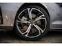Volvo V60 T6 Plug-in hybrid AWD Ultra Dark | Google | Long Range | Head-Up Display | Getint Glas | DAB | Harman Kardon Audio | Stoelverwarming Voor + Achter | Schuif-/Kanteldak | 360 Camera | Adaptieve Cruise Control | Zwarte Hemelbekleding | 19" LM
