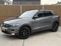 Volkswagen T-Roc 1.5 TSI Sport Automaat | Stoelverwarming | LED verlichting | Elektrisch bedienbare achterklep | Achteruitrijcamera | Sportstuur | Keyless entry&start | Getint glas | Parkeersensoren voor en achter