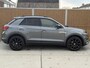 Volkswagen T-Roc 1.5 TSI Sport Automaat | Stoelverwarming | LED verlichting | Elektrisch bedienbare achterklep | Achteruitrijcamera | Sportstuur | Keyless entry&start | Getint glas | Parkeersensoren voor en achter