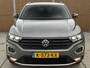 Volkswagen T-Roc 1.5 TSI Sport Automaat | Stoelverwarming | LED verlichting | Elektrisch bedienbare achterklep | Achteruitrijcamera | Sportstuur | Keyless entry&start | Getint glas | Parkeersensoren voor en achter