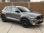 Volkswagen T-Roc 1.5 TSI Sport Automaat | Stoelverwarming | LED verlichting | Elektrisch bedienbare achterklep | Achteruitrijcamera | Sportstuur | Keyless entry&start | Getint glas | Parkeersensoren voor en achter