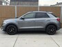 Volkswagen T-Roc 1.5 TSI Sport Automaat | Stoelverwarming | LED verlichting | Elektrisch bedienbare achterklep | Achteruitrijcamera | Sportstuur | Keyless entry&start | Getint glas | Parkeersensoren voor en achter