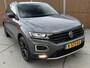 Volkswagen T-Roc 1.5 TSI Sport Automaat | Stoelverwarming | LED verlichting | Elektrisch bedienbare achterklep | Achteruitrijcamera | Sportstuur | Keyless entry&start | Getint glas | Parkeersensoren voor en achter