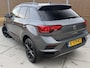 Volkswagen T-Roc 1.5 TSI Sport Automaat | Stoelverwarming | LED verlichting | Elektrisch bedienbare achterklep | Achteruitrijcamera | Sportstuur | Keyless entry&start | Getint glas | Parkeersensoren voor en achter