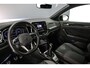Volkswagen T-Roc R-Line Business+ 1.5 TSI 150pk Trekhaak, Adaptive cruise control, LED koplampen, Navigatie, Achteruitrijcamera, Stoelverwarming, Parkeersensoren, App connect