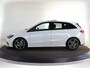 Mercedes-Benz B-klasse 180 Advantage | Night | Widescreen | Panoramadak | Trekhaak | Stoelverwarming |