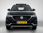 MG MG ZS EV Luxury 45 kWh | achteropkomend verkeer waarschuwing | airco | alarmsysteem | Apple Carplay/Android Auto | Autonomous Emergency Braking | cruise control adaptief | dodehoek detectie | elektrisch glazen panorama-dak, file assistent | lederen bekleding | lichtmetalen velgen 16" | navigatiesysteem full map | rijstrooksensor met correctie | voorstoelen verwarmd |