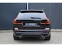 Volvo XC60 T6 Plug-in hybrid AWD Plus Black Edition | Direct Leverbaar | Head Up Display | 360 Graden Camera | Luchtvering | Climate Pack | Panoramisch Schuif-/Kanteldak | Adaptieve Cruise Control | 21 inch Lichtmetalen Velgen |
