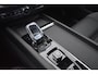 Volvo XC60 T6 Plug-in hybrid AWD Plus Black Edition | Direct Leverbaar | Head Up Display | 360 Graden Camera | Luchtvering | Climate Pack | Panoramisch Schuif-/Kanteldak | Adaptieve Cruise Control | 21 inch Lichtmetalen Velgen |