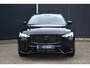 Volvo XC60 T6 Plug-in hybrid AWD Plus Black Edition | Direct Leverbaar | Head Up Display | 360 Graden Camera | Luchtvering | Climate Pack | Panoramisch Schuif-/Kanteldak | Adaptieve Cruise Control | 21 inch Lichtmetalen Velgen |