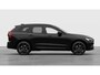Volvo XC60 T6 Plug-in hybrid AWD Plus Black Edition | Direct Leverbaar | Head Up Display | 360 Graden Camera | Luchtvering | Climate Pack | Panoramisch Schuif-/Kanteldak | Adaptieve Cruise Control | 21 inch Lichtmetalen Velgen |