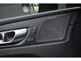 Volvo XC60 T6 Plug-in hybrid AWD Plus Black Edition | Direct Leverbaar | Head Up Display | 360 Graden Camera | Luchtvering | Climate Pack | Panoramisch Schuif-/Kanteldak | Adaptieve Cruise Control | 21 inch Lichtmetalen Velgen |