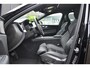Volvo XC60 T6 Plug-in hybrid AWD Plus Black Edition | Direct Leverbaar | Head Up Display | 360 Graden Camera | Luchtvering | Climate Pack | Panoramisch Schuif-/Kanteldak | Adaptieve Cruise Control | 21 inch Lichtmetalen Velgen |