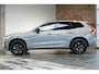 Volvo XC60 T6 Plug-in hybrid AWD Plus Black Edition | Direct Leverbaar | Luchtvering | Head Up Display | Panoramisch Schuif-/Kanteldak | Extra Getint Glas | Adaptieve Cruise Control | BLIS | 21 inch Lichtmetalen Velgen | Keyless | Google Infotainment |