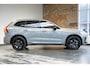 Volvo XC60 T6 Plug-in hybrid AWD Plus Black Edition | Direct Leverbaar | Luchtvering | Head Up Display | Panoramisch Schuif-/Kanteldak | Extra Getint Glas | Adaptieve Cruise Control | BLIS | 21 inch Lichtmetalen Velgen | Keyless | Google Infotainment |