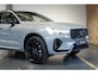 Volvo XC60 T6 Plug-in hybrid AWD Plus Black Edition | Direct Leverbaar | Luchtvering | Head Up Display | Panoramisch Schuif-/Kanteldak | Extra Getint Glas | Adaptieve Cruise Control | BLIS | 21 inch Lichtmetalen Velgen | Keyless | Google Infotainment |