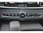 Volvo V90 T6 Recharge AWD Plus Dark - Panorama/schuifdak - IntelliSafe Assist & Surround - 360º Camera - Harman/Kardon audio - Adaptieve LED koplampen - Verwarmde voorstoelen, stuur & achterbank - Parkeersensoren voor & achter - Elektr. bedienb. voorstoelen met geheugen - Extra getint glas - Elektr. inklapbare trekhaak - 19' LMV