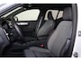 Volvo XC40 B3 Plus Dark - IntelliSafe Assist & Surround - 360º Camera - Harman/Kardon audio - Verwarmde voorstoelen & stuur - Parkeersensoren voor & achter - Elektr. bedienb. voorstoelen met geheugen links - Draadloze tel. lader - Standkachel - Extra getint glas - 18' LMV