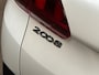 Peugeot 2008 1.2 PureTech Allure Automaat (APPLE CARPLAY, LOGISCH NAP, NAVIGATIE, CLIMATE, CAMERA, LEDER, SPORTSTOELEN, GETINT GLAS, LM VELGEN, PARKEERSENSOREN, NIEUWE APK, NIEUWSTAAT)
