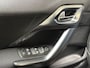 Peugeot 2008 1.2 PureTech Allure Automaat (APPLE CARPLAY, LOGISCH NAP, NAVIGATIE, CLIMATE, CAMERA, LEDER, SPORTSTOELEN, GETINT GLAS, LM VELGEN, PARKEERSENSOREN, NIEUWE APK, NIEUWSTAAT)