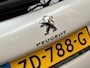 Peugeot 2008 1.2 PureTech Allure Automaat (APPLE CARPLAY, LOGISCH NAP, NAVIGATIE, CLIMATE, CAMERA, LEDER, SPORTSTOELEN, GETINT GLAS, LM VELGEN, PARKEERSENSOREN, NIEUWE APK, NIEUWSTAAT)