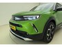 Opel Mokka-e Ultimate 50-kWh 11kw bl. | Navigatie | Stoel & Stuurverwarming | Keyless | Camera | Alcantara bekleding | Climate control | Zwart dak