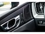 Volvo XC60 2.0 T8 Plug-in Hybrid AWD R-Design | PHEV Long Range | Trekhaak | Elektrisch verstelbare bestuurders stoel | Panorama dak | 21" velgen | Adaptieve Cruis control | Harman & Kardon | Stoel/stuur verwarming | Achterbank verwarming | Camera |