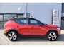 Volvo XC40 Recharge Pro 1e Eigenaar | Dealer Onderh | BTW | NAP | SOH91% | Pano | Warmtepomp | Trekhaak | H&K | 360 Cam | Elek Stoel + Memory | Winter Pack | Navi | Sfeer | 1 Kabel | Elek Klep | ACC | Full Led | Bots