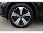 Volvo C40 Recharge Plus 69 kWh | Panoramadak | Dealeronderhouden | Verwarmbaar stuuurwiel | Verwarmbare voorstoelen | Blind spot | Keyless entry | Achteruitrij camera | Elektrische achterklep | Apple carplay | Android auto | Adaptive cruise control |