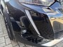 Peugeot 2008 1.2 Turbo 100 PK Allure Pack | Trekhaak 1200KG | Hoge Zitpositie | Navigatie | Climate Control | Keyless Start | Digitaal Dashboard | Camera | Parkeersensoren V+A | LED Verlichting | 17" Lichtmetalen Velgen |