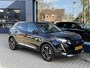 Peugeot 2008 1.2 Turbo 100 PK Allure Pack | Trekhaak 1200KG | Hoge Zitpositie | Navigatie | Climate Control | Keyless Start | Digitaal Dashboard | Camera | Parkeersensoren V+A | LED Verlichting | 17" Lichtmetalen Velgen |