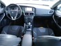 Volvo V40 1.6 T3 Momentum | 150 PK | Panorama dak | Achteruitrijcamera | Trekhaak | Navigatie | Climate control | Lichtmetalen velgen | Led dagrijverlichting
