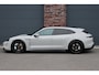 Porsche Taycan Sport Turismo 79 kWh | Achterasbesturing | Luchtvering | Sport-Chrono | ACC | Panoramadak | 18-wegs | BOSE | Memory | Surround Camera | Verwarmd Stuurwiel |