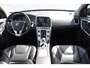 Volvo XC60 T5 250PK Automaat FWD Ocean Race / Adaptieve cruise control / BLIS / Trekhaak / Panoramadak / Parkeersensoren met camera / Elektrische achterklep / Stoelverwarming / Standkachel