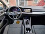 Volkswagen Golf Variant 1.0 TSI Life. Zeer netjes en luxe o.a. stoel- & stuurverw, camera, virtual dashboard, carplay, navi, etc.