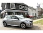 Peugeot 208 1.2 Hybrid 110 e-DCS6 Style * Automaat * * Navighatie & Spotify via Apple Carplay / Android Auto  geheel dtaadloos * Airco * Cruise Control * Parkeersensoren * Vingerhoets; Vierde Generatie Eersteklas Service. Al meer dan 100 jaar een begrip in de Brabantse Kempen.
