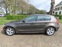 BMW 1-Serie 118i Business Line Ecc Navigatie 6 Bak 5Drs Lm Velgen Trekhaak***Apk t/m 13-3-2027***