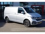 Volkswagen Transporter 2.0 TDI L1H1 28 Bulli NL auto, 1e eigenaar, nieuw door ons geleverd en onderhouden, BULLI Full LED, 17" LMV, digital cockpit pro, discover pro navigatie, Apple carplay & Android auto, stoelverwarming, camera, achterdeuren met wisser, adaptieve cruise control (acc), stoelverwarming, achteruitrijcamera, DAB+ etc.