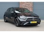 Mercedes-Benz A-klasse 250 e AMG Line | Facelift | Panoramadak | Memory | HUD | Surround Camera | Advanced Sound System | Keyless Go | Leder | Verwarmd Stuurwiel | Nightpakket | Augemented Reality |