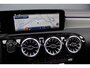 Mercedes-Benz A-klasse 250 e AMG Line | Facelift | Panoramadak | Memory | HUD | Surround Camera | Advanced Sound System | Keyless Go | Leder | Verwarmd Stuurwiel | Nightpakket | Augemented Reality |