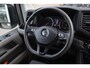 Volkswagen Crafter 35 2.0 TDI L3H3 Highline 140PK / 103kW, NL auto 1e eigenaar nieuw door ons geleverd en onderhouden, Full LED, navigatie, 3 zits, park assist, achteruitrijcamera, multifunctioneel stuurwiel, airco, voorruit verwarming, vloer, zijwand bekleding